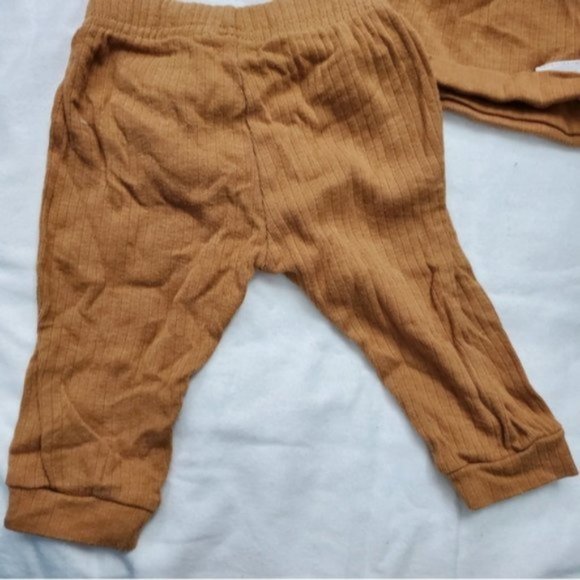 Tahari Baby 3 pcs lot  pant set with hat. Size 6-9months. - Picture 6 of 9